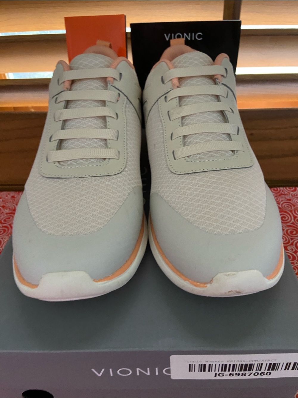 Vionic 9 1/2 W Women's Cream Sneakers with Peach Trim NIB
